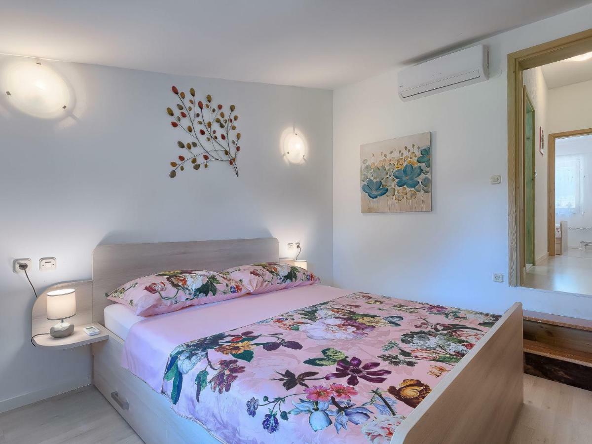 Holiday Home Country House D&D By Interhome Pola Esterno foto